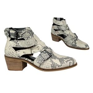 NWT Crevo Snakeskin Ankle Booties Sz 7 Buckle Straps Stacked Heel